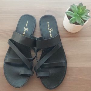 {Fashion Focus} Black strappy Sandals